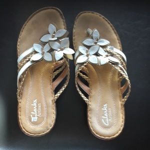 Size 61/2-7 Clark’s Artisan sandals